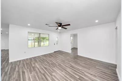 207 E Defee Avenue, Baytown, TX 77520 - Photo 2