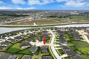 10510 Bear Pt Ct, Rosharon, TX 77583 - Photo 2