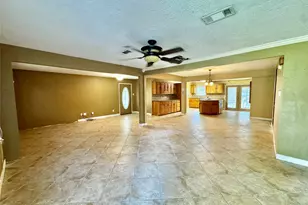 2301 7th St, Port Neches, TX 77651 - Photo 4