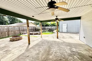 2301 7th St, Port Neches, TX 77651 - Photo 14