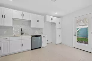 6854 Evans St, Houston, TX 77061 - Photo 12