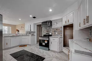 811 Loire Ln, Houston, TX 77090 - Photo 8