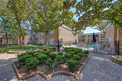 2201 Fountain View Drive #2, Houston, TX 77057 - Photo 2