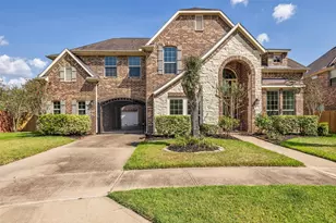 5626 Valley Country Ln, Sugar Land, TX 77479 - Photo 2