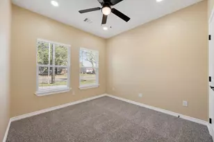 1505 Red Oak St, Bryan, TX 77803 - Photo 12