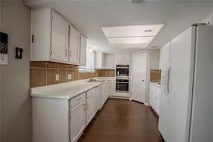 10106 Lost Trail St, Houston, TX 77088 - Photo 10