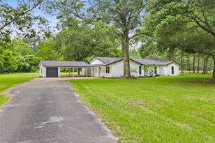 74 Robinson Rd, Huntsville, TX 77320 - Photo 2
