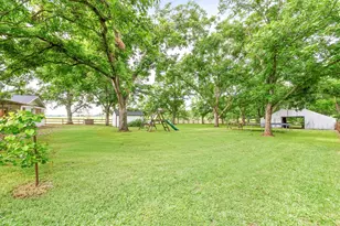 2103 Holly St, East Bernard, TX 77435 - Photo 4