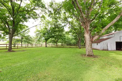 2103 Holly Street, East Bernard, TX 77435 - Photo 2