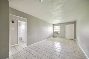 5107 Clover St, Houston, TX 77033 - Photo 2