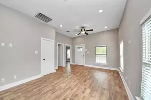 1322 E 36th St, Houston, TX 77022 - Photo 14