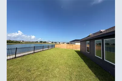 908 Woodhaven Lakes Drive, La Marque, TX 77586 - Photo 10