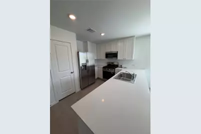 908 Woodhaven Lakes Drive, La Marque, TX 77586 - Photo 4