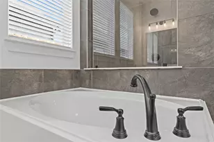 11914 North Pavilion Dr, Mont Belvieu, TX 77523 - Photo 8