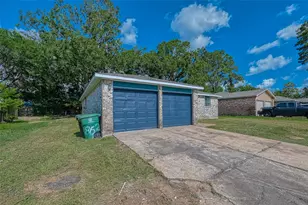 8623 Valley Forest Dr, Houston, TX 77078 - Photo 2