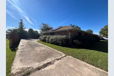 305 Leonard Street, Angleton, TX 77515 - Photo 12