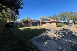 305 Leonard St, Angleton, TX 77515 - Photo 10