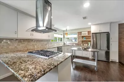 2631 Baycrest Drive, Nassau Bay, TX 77058 - Photo 12