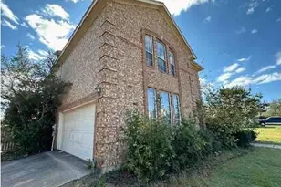 1001 Windsor Dr, Saginaw, TX 76179 - Photo 2