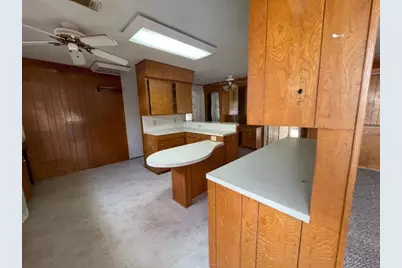 605 S Main Street #25, Highlands, TX 77562 - Photo 4