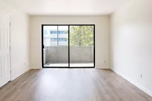 3035 Walnut Bend Ln, Houston, TX 77042 - Photo 4