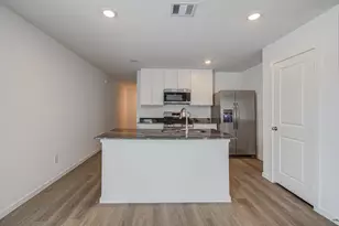 4804 Peanut Butter and Jelly Dr, Houston, TX 77048 - Photo 4