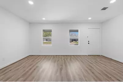 5962 Ridgeway Drive, Houston, TX 77033 - Photo 4