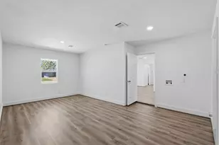 5962 Ridgeway Dr, Houston, TX 77033 - Photo 18