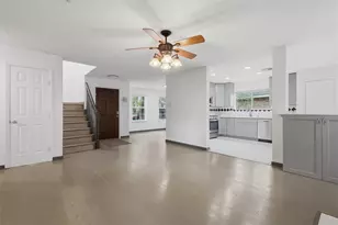 97 N Holly Laurel Cir, The Woodlands, TX 77382 - Photo 14