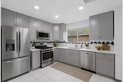 97 N Hollylaurel Circle, The Woodlands, TX 77382 - Photo 2