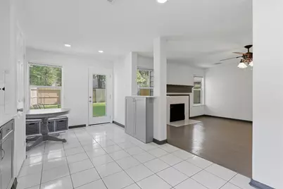 97 N Hollylaurel Circle, The Woodlands, TX 77382 - Photo 16