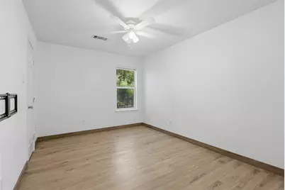 97 N Hollylaurel Circle, The Woodlands, TX 77382 - Photo 28