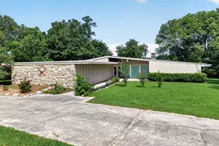 182 N Burnett Dr, Baytown, TX 77520 - Photo 2