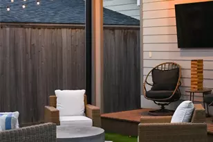 1512 Ashland St, Houston, TX 77008 - Photo 2