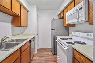 10211 Sugar Branch Dr, Houston, TX 77036 - Photo 4