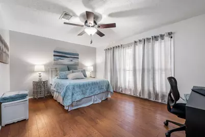 423 Meadowpoint Drive, League City, TX 77573 - Photo 10