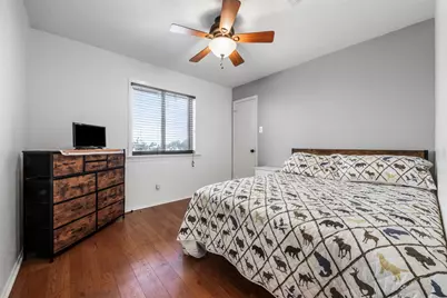 423 Meadowpoint Drive, League City, TX 77573 - Photo 12