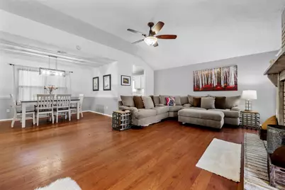 423 Meadowpoint Drive, League City, TX 77573 - Photo 6