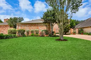 31 Bendwood Dr, Sugar Land, TX 77478 - Photo 2