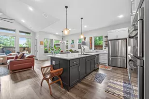 9979 Pebble Glen Dr, Conroe, TX 77304 - Photo 8