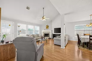 1302 E April Rain Ct, Missouri City, TX 77489 - Photo 10