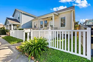 2823 Avenue Q, Galveston, TX 77550 - Photo 2