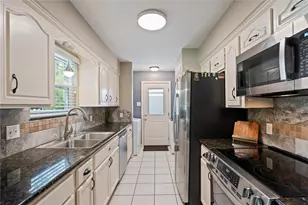 22 Hideaway Dr, Friendswood, TX 77546 - Photo 14