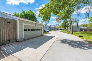 22 Hideaway Dr, Friendswood, TX 77546 - Photo 28