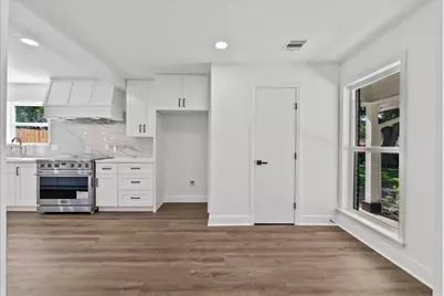 8011 Richmond Avenue, Houston, TX 77063 - Photo 10