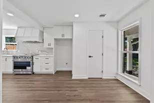 8011 Richmond Ave, Houston, TX 77063 - Photo 10