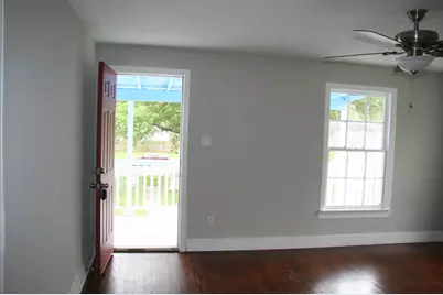 804 14th Avenue N, Texas City, TX 77590 - Photo 4