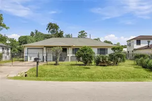 5805 Bretshire Dr, Houston, TX 77016 - Photo 2