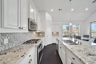 11030 Sarah Bluff Ln, Cypress, TX 77433 - Photo 10