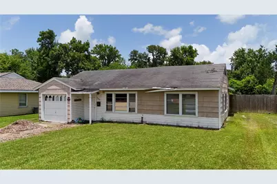 409 Center Way, Lake Jackson, TX 77566 - Photo 2